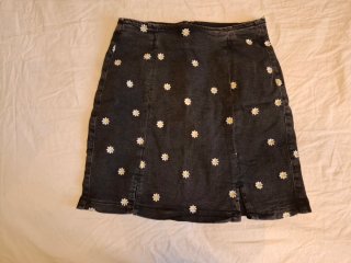 Falda vaquera negra con flores Talla S