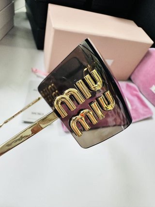 Gafas de sol Miu Miu Marrón y Dorado