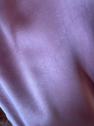 Pantalones rosa satinados