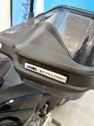 Moto Cyclone RX600 Adventure Negra y Dorada