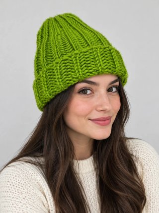 Gorro tejido a mano verde