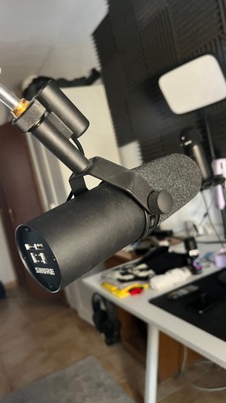 NUEVO · Micrófono Shure SM7B + brazo/soporte regal