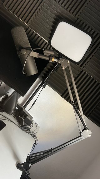 NUEVO · Micrófono Shure SM7B + brazo/soporte regal