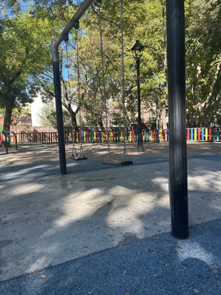 Columpio de parque infantil