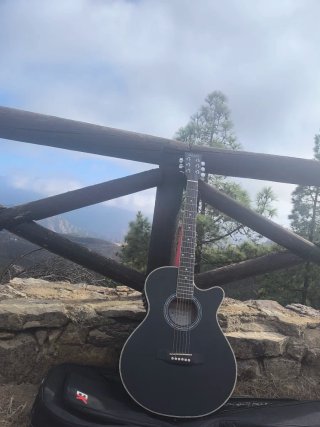 Guitarra Admira Negra