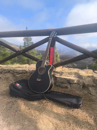 Guitarra Admira Negra