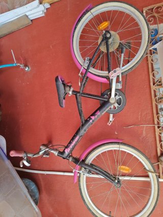 Bicicleta BTWIN Negra y Rosa