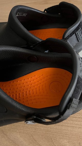 Crocs negros