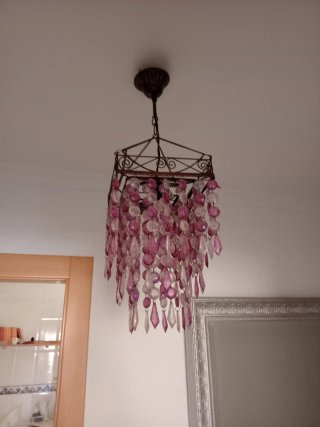 Lámpara colgante con cuentas rosas