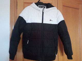 Cazadora niño negra y blanca ,talla 12 años