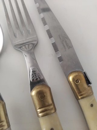 Cubertería Laguiole 12 pax