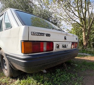 Ford Escort MK4 “DESPIECE ENTERO”