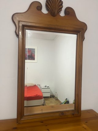 Mueble de madera maciza con espejo