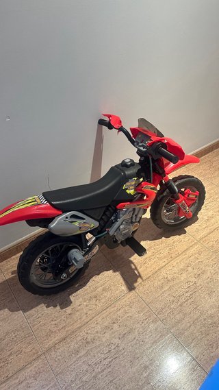 Moto a batería infantil roja