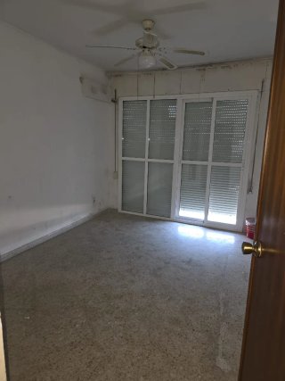 Piso amplio con terraza y vistas al puerto