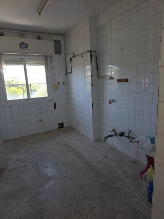 Piso amplio con terraza y vistas al puerto