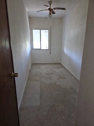 Piso amplio con terraza y vistas al puerto