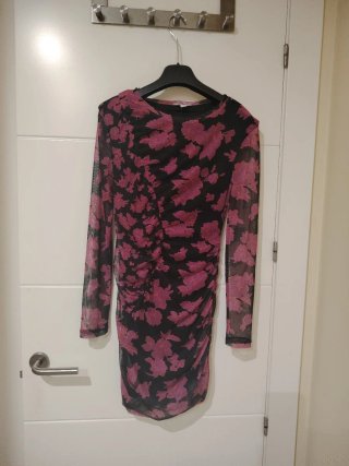 Vestido floral negro y rosa