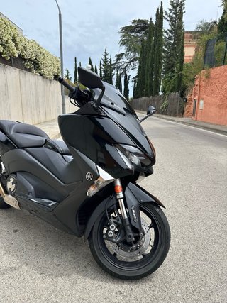 Yamaha T-Max 530 Maxi Scooter Negra