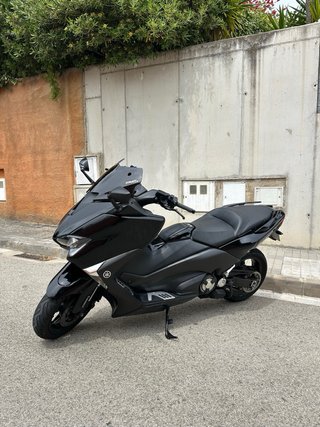 Yamaha T-Max 530 Maxi Scooter Negra
