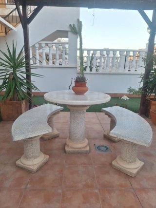Conjunto mesa y bancos piedra exterior