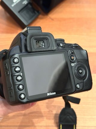 Nikon D3100 + objetivo 18-55 mm + accesorios