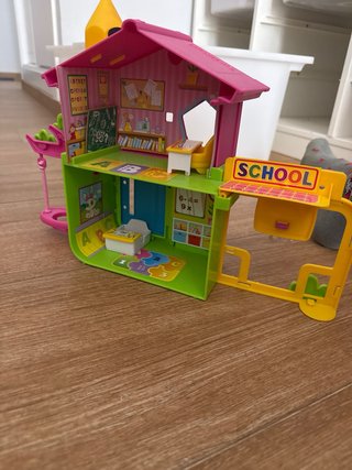 Zapatería, colegio, castillo, colegio...Pin y Pon