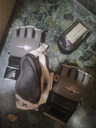 Guantes Rude Boys MMA Negros y Grises