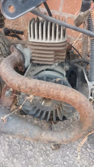 Lote de tres Suzuki Lido 75cc y motor 50cc