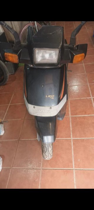 Lote de tres Suzuki Lido 75cc y motor 50cc