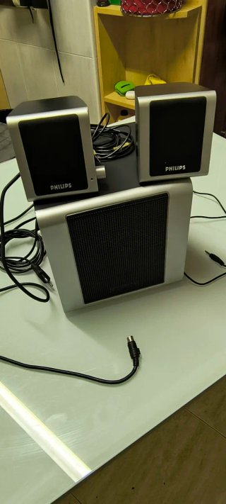 Altavoces Philips 2.1 Negro/Plata