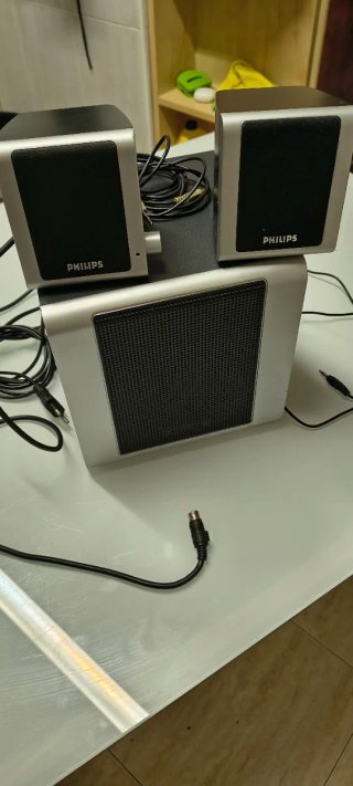 Altavoces Philips 2.1 Negro/Plata