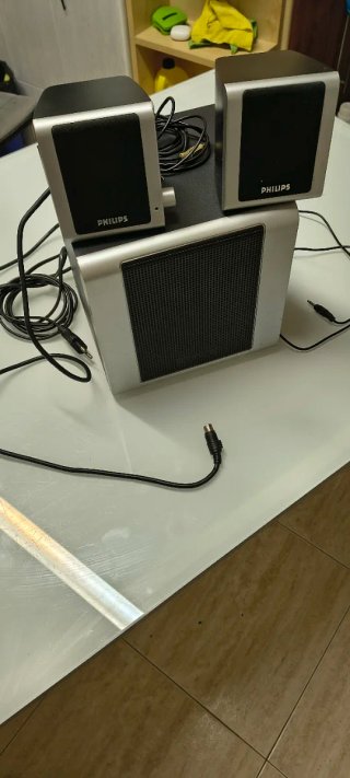 Altavoces Philips 2.1 Negro/Plata