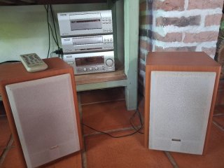 Mini cadena Sanyo RD 007 con altavoces