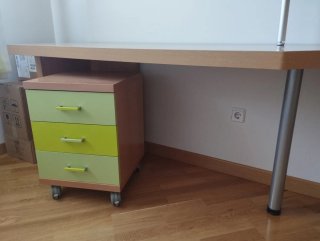 Escritorio, Estantería Modular y Cajonera.