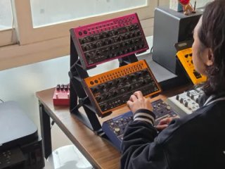 Soporte Behringer para sintetizadores