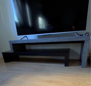 Mueble TV Negro y Hormigón / Cemento