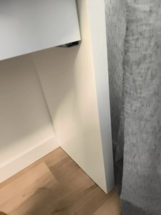 Tocador Malm con espejo y luces