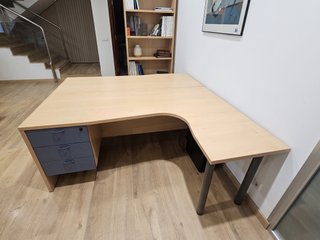 Mesa de oficina angular madera y metal