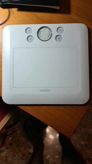 Tableta gráfica blanca Wacom Bamboo Fun.