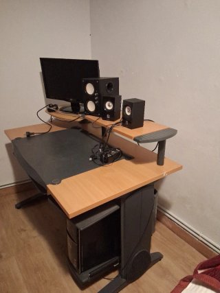 Mesa escritorio ordenador madera y gris