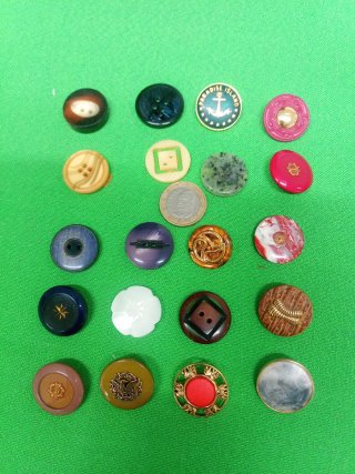 Lote17,  Botones Variados