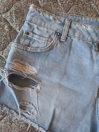 Shorts vaqueros MNG tiro alto rotos Talla 40