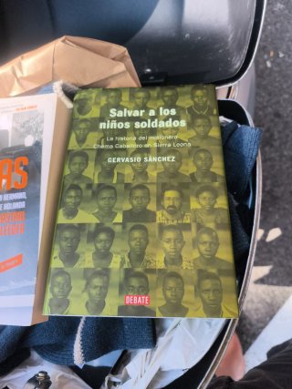 Salvar a los niños soldados la historia del mis...