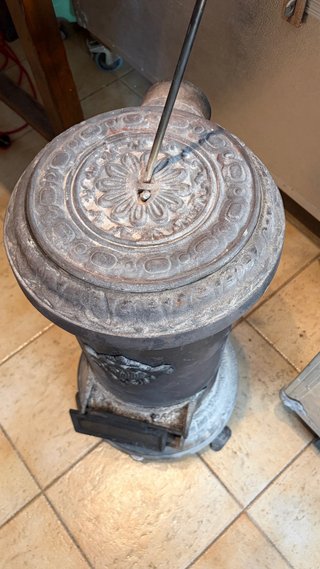 Estufa antigua de leña hierro fundido -Guadalajara