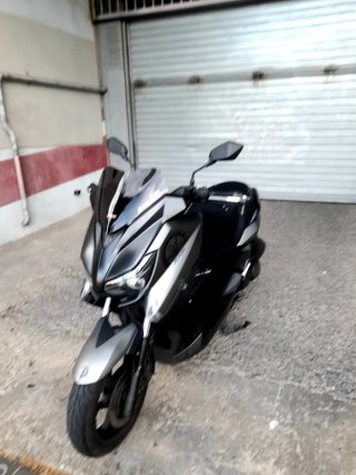 Yamaha X-MAX 250 Impecable, Akrapovič y LED