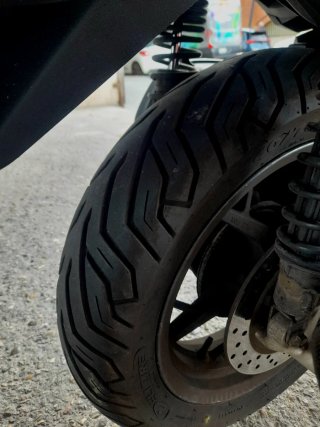 Yamaha X-MAX 250 Impecable, Akrapovič y LED