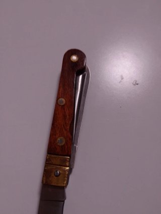 Navaja multiusos con mango de madera