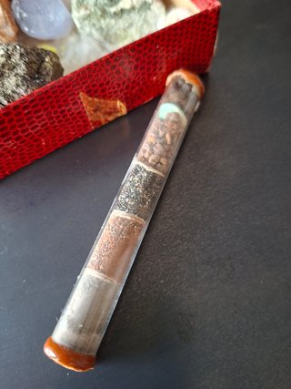 Raro box Eruzione Vesuvio 1944, con rocce e ceneri