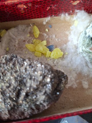 Raro box Eruzione Vesuvio 1944, con rocce e ceneri